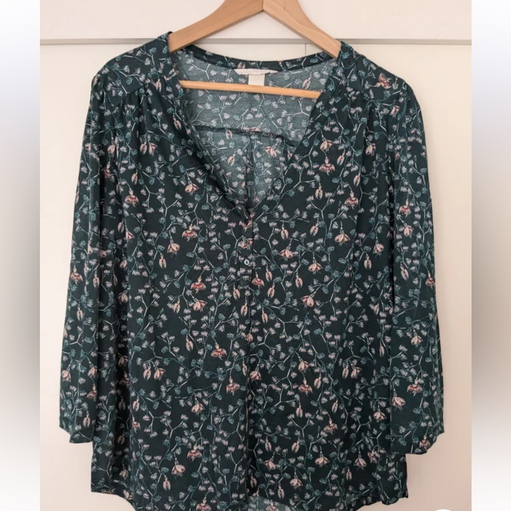 Pretty forest green H&M blouse top floral